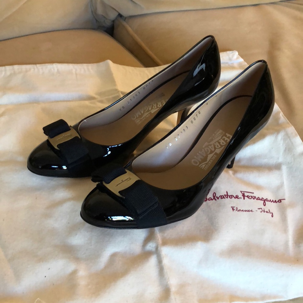 ferragamo black vera pumps